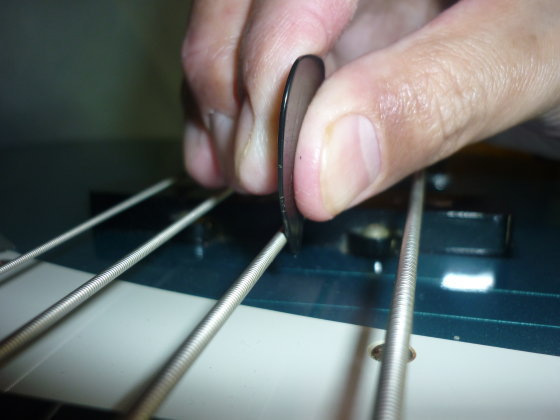 ピックで音を止める画像